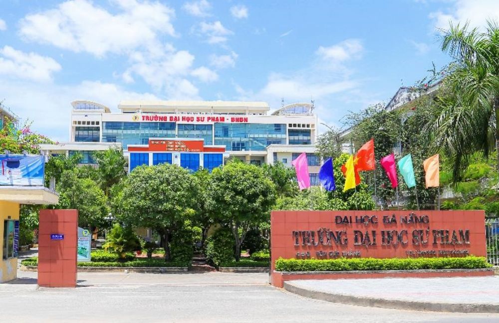 Trao giấy chứng nhận kiểm định chất lượng các CTĐT Trường Đại học Sư phạm, Đại học Đà Nẵng